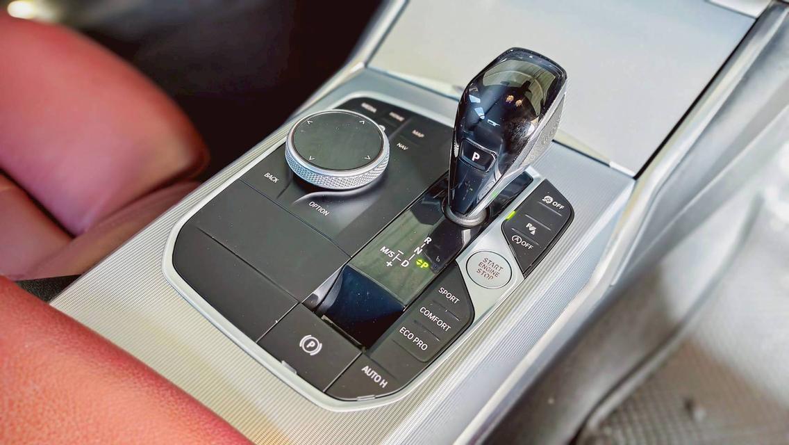 BMW 320d Msport ปี21จด22 10