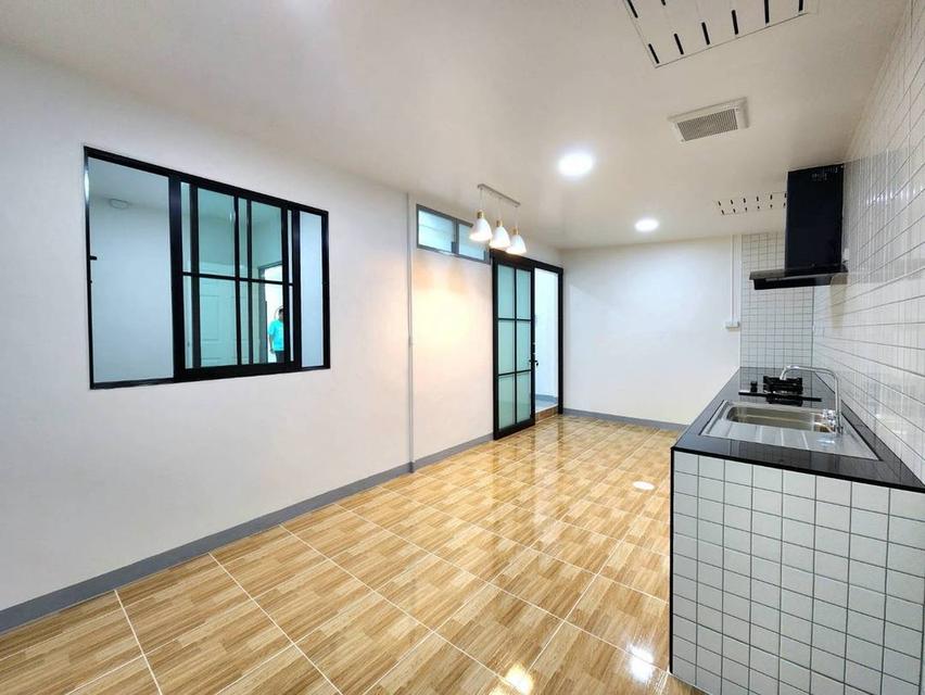 ขายบ้านแฝดรีโนเวทใหม่ทั้งหลัง 11
