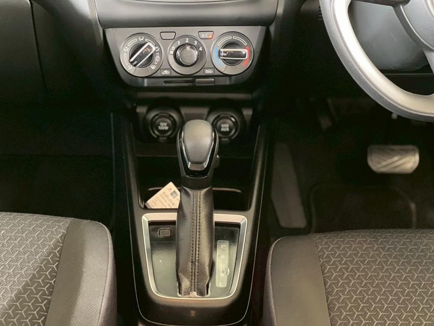 ปี 2018 SUZUKI SWIFT 1.2 GLรถสวย วิ่งน้อย ไมล์ 64,915 กิโลเท่านั้น รถมือเดียว คู่มือบุ๊คเซอร์วิสครบ  12