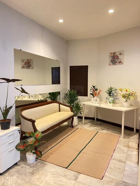 ให้เช่าทาวน์เฮ้าส์ 4 ชั้น 50 ตร.ว. ย่านเอกมัย ซอย 4 พร้อมเฟอร์ ใกล้ BTS เอกมัย 2