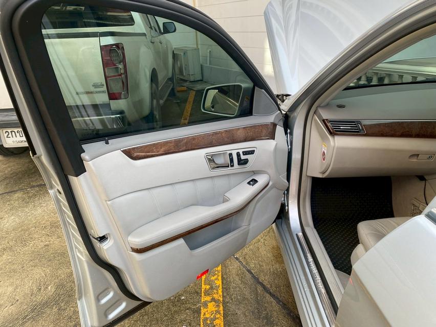 รถยนต์ Mercedes Benz รุ่น E 200 CGI BE ปี 2011 สีเทา 15