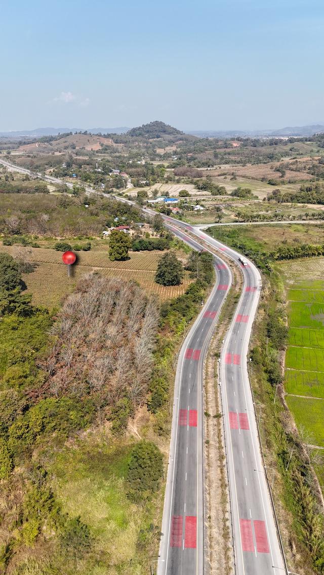 ขายที่ดินเปล่า วิวภูเขา ติดถนนสาย ชร.1063 (แม่จัน-เชียงแสน) 2