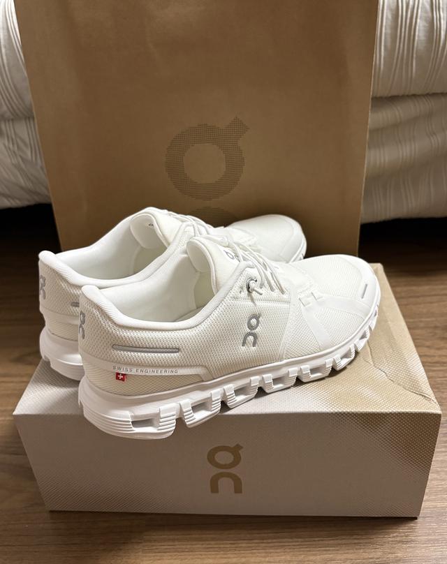 รองเท้า OnCloud 6 สีขาว ของใหม่