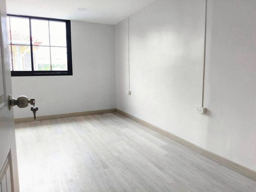หมู่บ้านมิตรประชา  คลองถนน ใกล้เซ็นทรัลเวสเกต ทาวน์เฮาส์ 2 ชั้น  ตกแต่งใหม่ ติดถนนกาญจนาภิเษก 11
