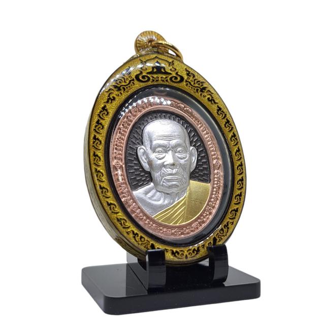 หลวงพ่อพัฒน์ รุ่นรวย 100 ปี เลี่ยมกันน้ำ รูปที่ 3