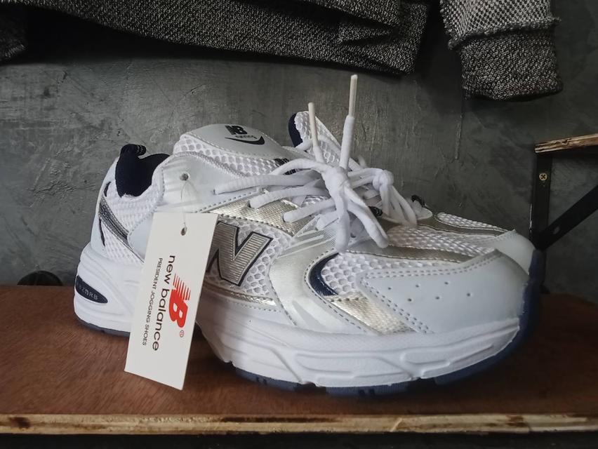 ืnew balance นิวบาลานซ์ 530 (เบอร์ 42) ขนาดความยาว 26 cm. เบอร์ 41 ใส่ได้พอดี งานมือหนึ่ง