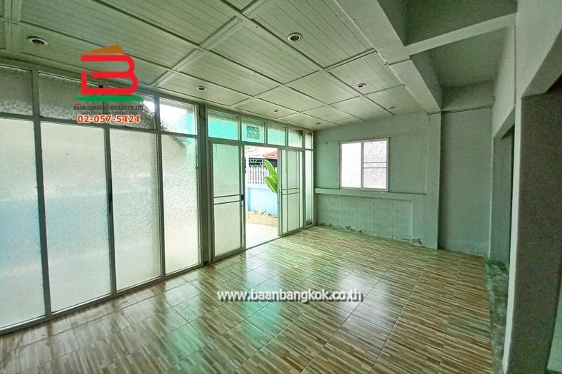 ทาวน์เฮาส์ หมู่บ้าน กิติชัยวิลล่า 11 หลังริม เนื้อที่ 27.6 ตรว. ถนนมิตรไมตรี เขตหนองจอก กรุงเทพฯ