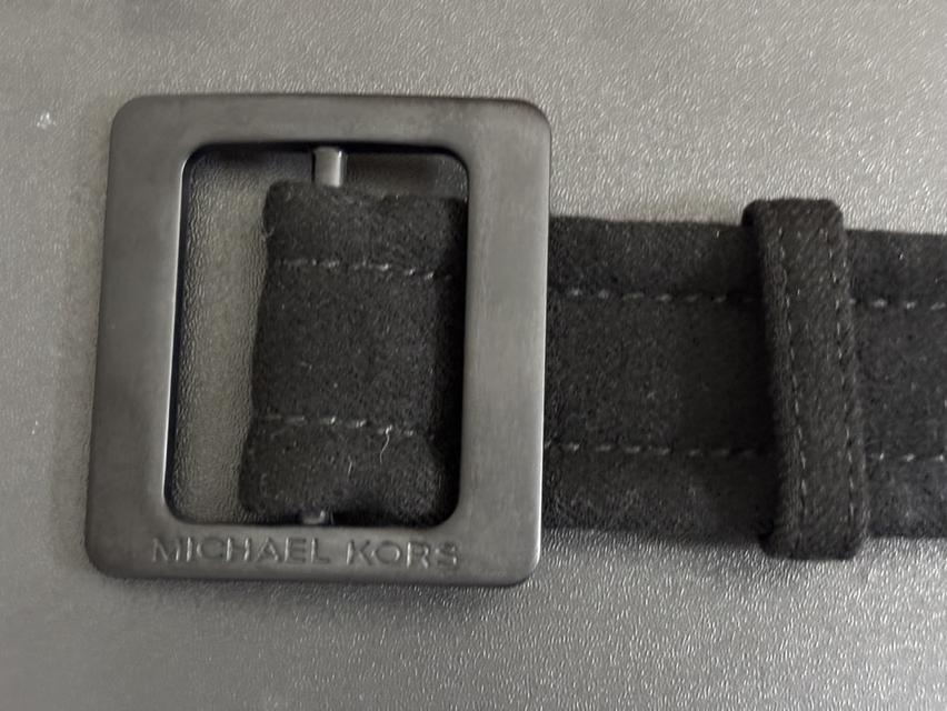 เข็มขัดรัดเอวผ้าสีดำของแบรนด์ Michael Kors พร้อมหัวเข็มขัดทรงสี่เหลี่ยมสีดำด้าน ขนาด Free Size รูปที่ 9