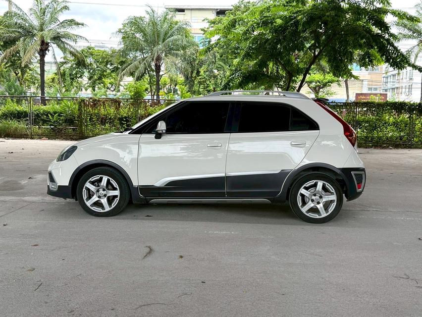 ขายรถ MG3 1.5 Xross ปี 2016 สีขาว เกียร์ออโต้ 7