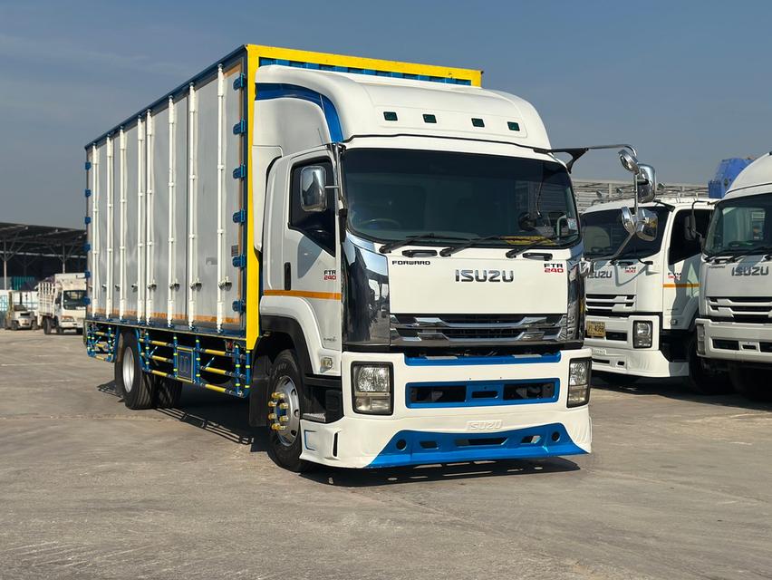 6 ล้อ ISUZU FTR 240 แรงม้า ปี 2558