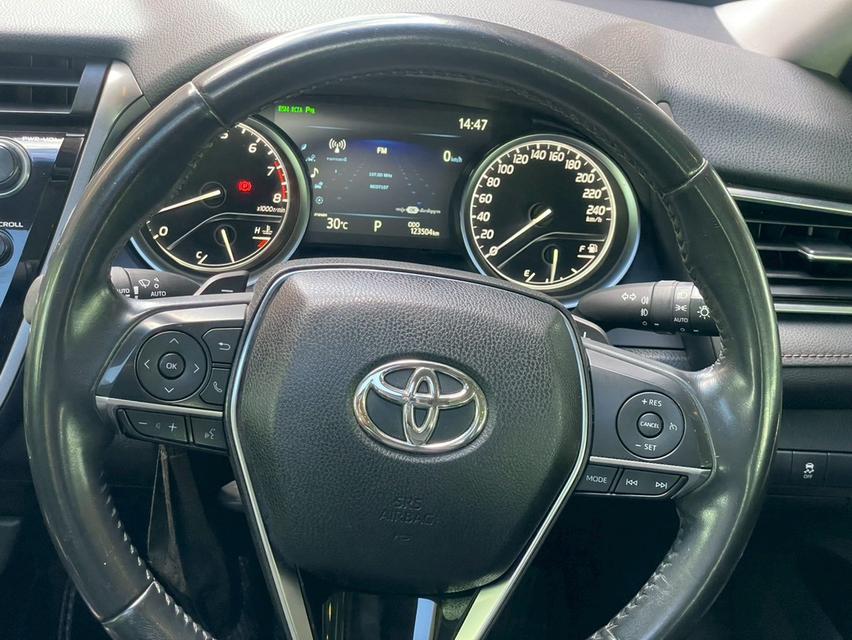 TOYOTA. CAMRY Sedan 4dr SA 8sp FWD 2.5 G Y2020. สีขาว ออโต้