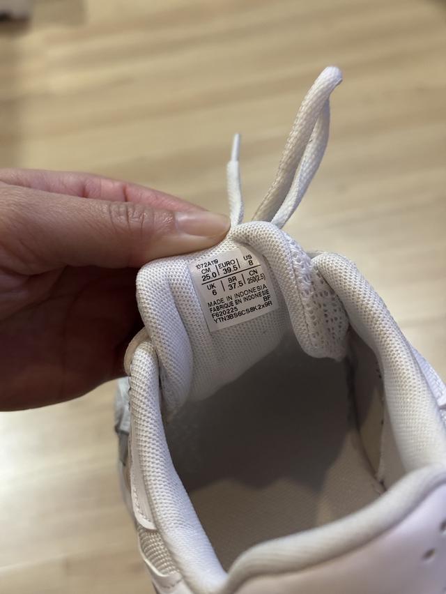 ASICS GEL-ROCKET 12 รองเท้าคอร์ทในร่มที่ตอบโจทย์นักกีฬาระดับเริ่มต้นถึงกลาง ด้วยดีไซน์ที่เน้นความมั่นคง คล่องตัว และรับแรงกระแทกได้ดี มี GEL™ Technolo รูปที่ 5