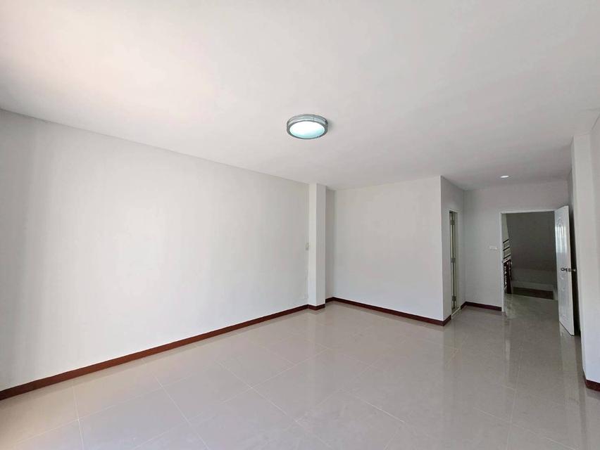 ขายทาวน์โฮม 4 ชั้น รีโนเวทใหม่ ใกล้รถไฟฟ้า สายสีชมพู มีนบุรี (N.1966) 6