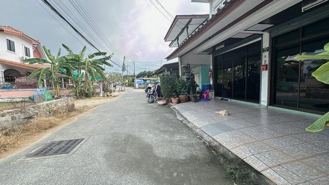 ขายบ้าน2ชั้นติดทะเลอยู่ห่างหาดประมาณ100เมตร(โรงโป๊ะฝั่งทะเล)เนื้อที่ 34 ตรว. 2ห้องนอน 2ห้องน้ำ ซอยบางละมุง6กับซอย8 จ.ชลบุรี 4