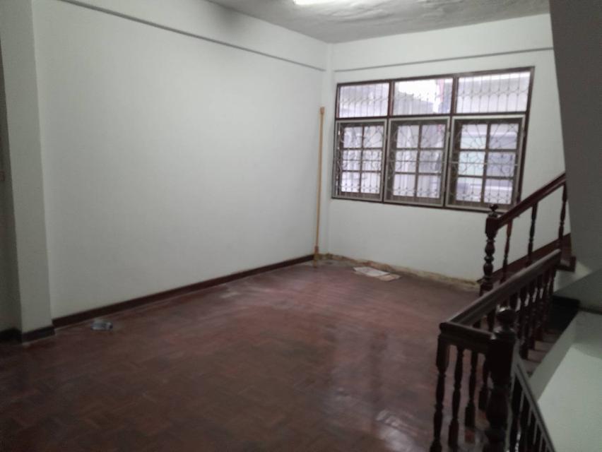 อาคารพาณิชย์ 4 ชั้นครึ่งพร้อมดาดฟ้า 9