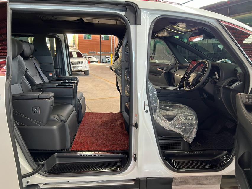 Toyota Vellfire 2.5 HEV E-FOUR VIP Executive Lounge 2024 9