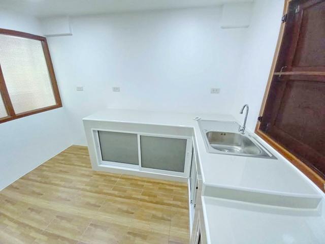 พร้อมเฟอร์ฯ เครื่องใช้ไฟฟ้าครบ แอร์ 8 เครื่อง 6 นอน MRT บางซื่อ 2 กม.บ้านเดี่ยว 2 ชั้น ใหญ่ 100ตร.วา. 7น้ำ ประชาชื่น ม.เ 8