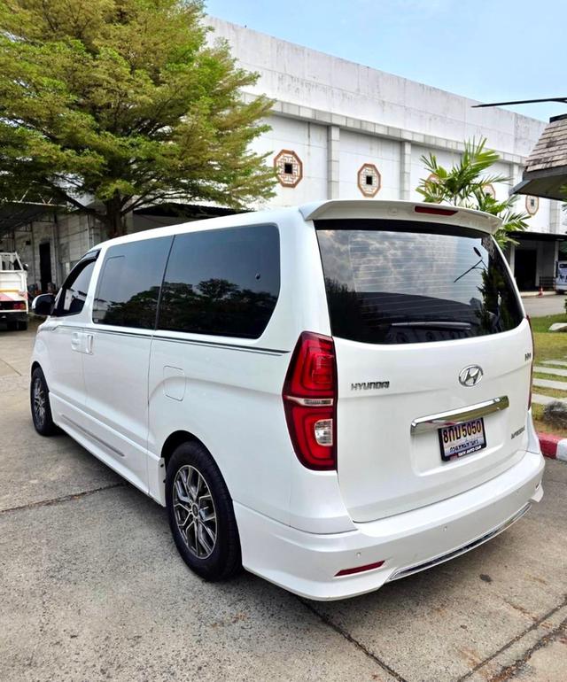 Hyundai H1 2.5 ดีเซล Impressive สีขาว ปี 2021 ไมล์ 90,000 กม.  3