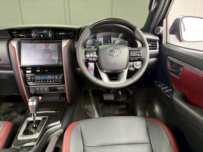 TOYOTA FORTUNER 2.4 LEGENDER BLACK TOP ปี 2022 โฉม ปี15-ปัจจุบัน (ป้ายสลับออก) รูปที่ 15