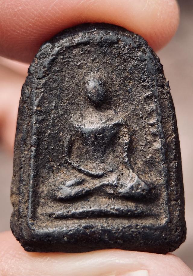  พระเศียรโล้นสะดุ้งกลับ  หลวงปู่บุญ วัดกลางบางแก้ว เนื้อผงยาจินดามณี