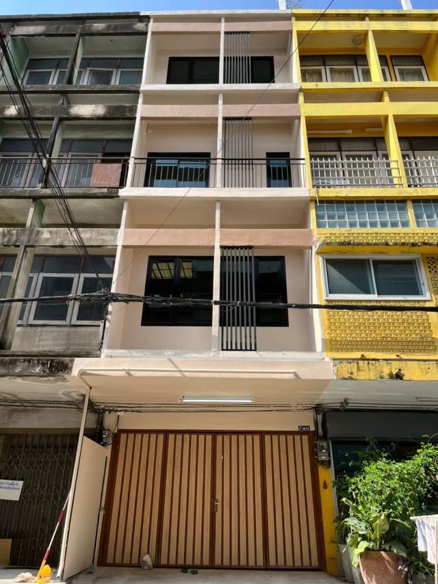 ขายอาคารพาณิชย์ 4 ชั้น รีโนเวทโมเดิร์นทั้งหลัง ซ.ประชาชื่น 36 แยก 3 ทำเลดี ใกล้ตลาดบองมาร์เช่ (ขายต่ำกว่าประเมิน) 1