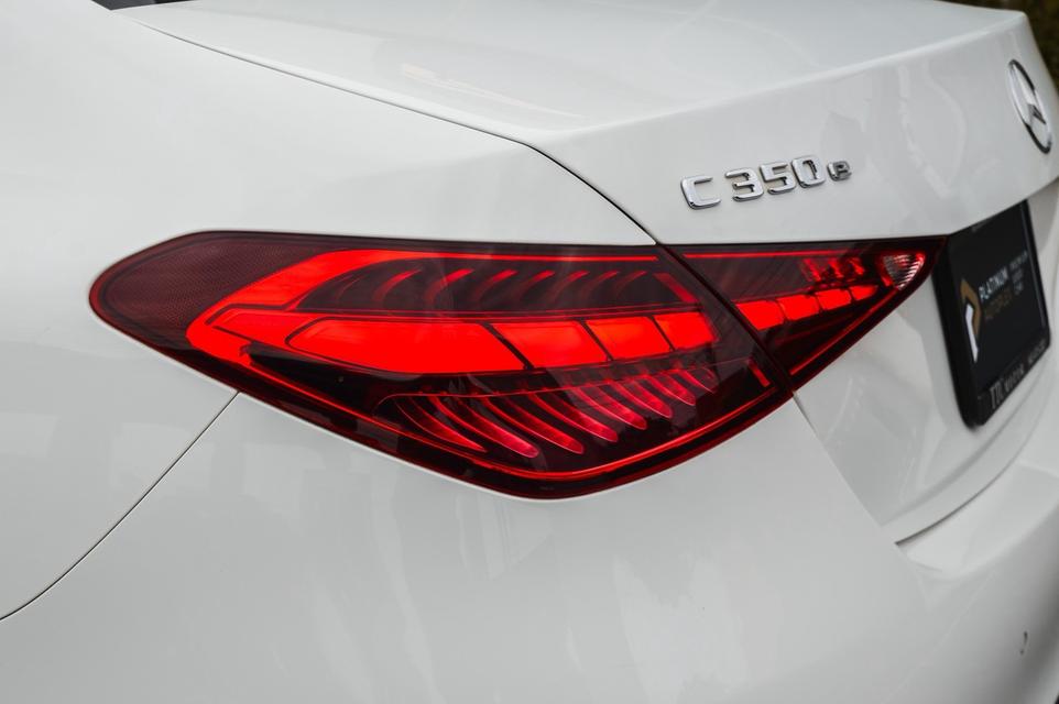 Benz C350e AMG Dynamic ปี 2023 ขาว เบาะดำแดง ไมล์ 56,xxx 9