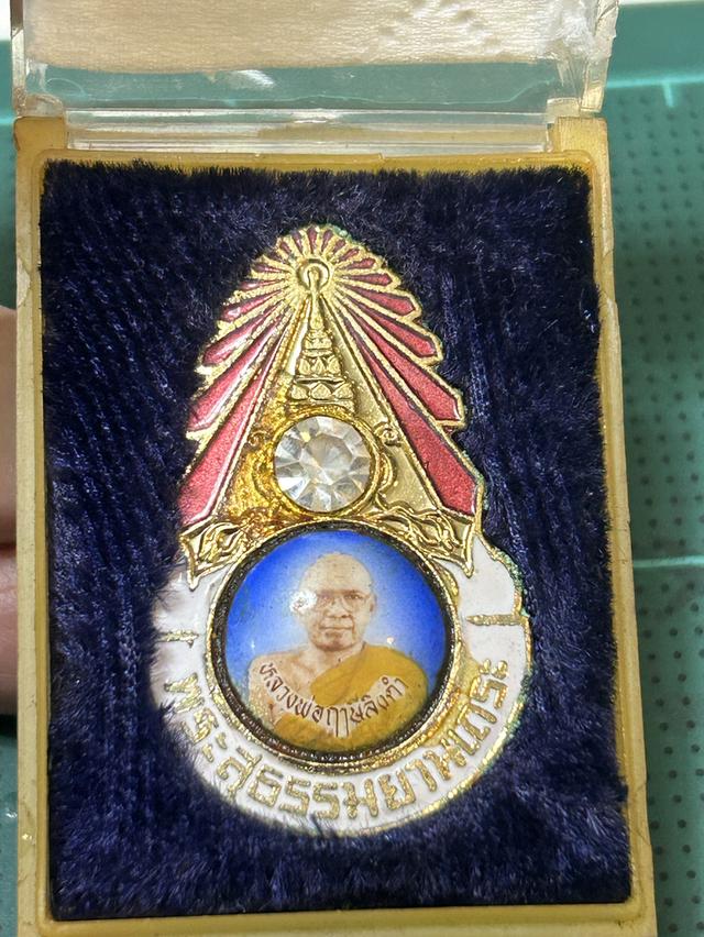 หลวงพ่อฤาษีลิงดำ ล็อคเก็ตเพชรมงกุฏ