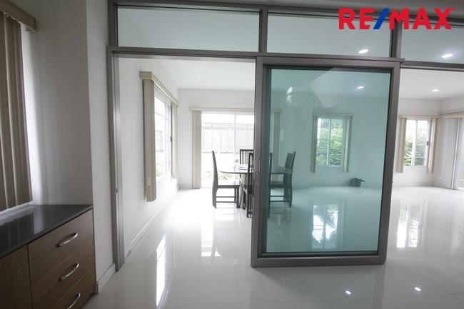 บ้านเดี่ยวภัสสรเพรสทีจเพชรเกษม ปิ่นเกล้า สาย4 บ้านใหม่ไม่เคยอยู่ ตกแต่งพร้อมเฟอร์ แอร์ สวนกว้าง 61.9วา ขายขาดทุน ต่อรองได้ 13