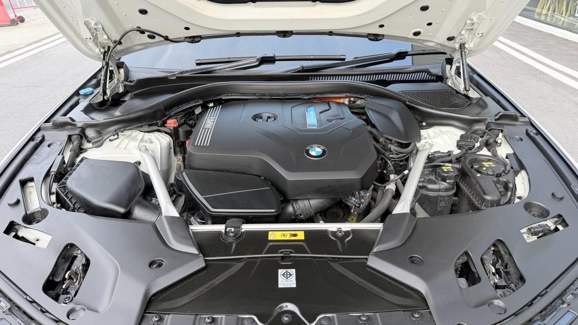 รหัสรถ KPV2016 2021 BMW 530e 2.0 M SPORT LCI รูปที่ 4