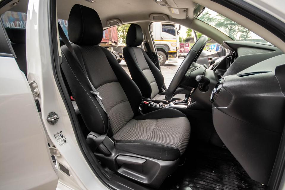 รถบ้านปี 2018 Mazda2 1.3 Highconnect Seden A/T สีขาว 5