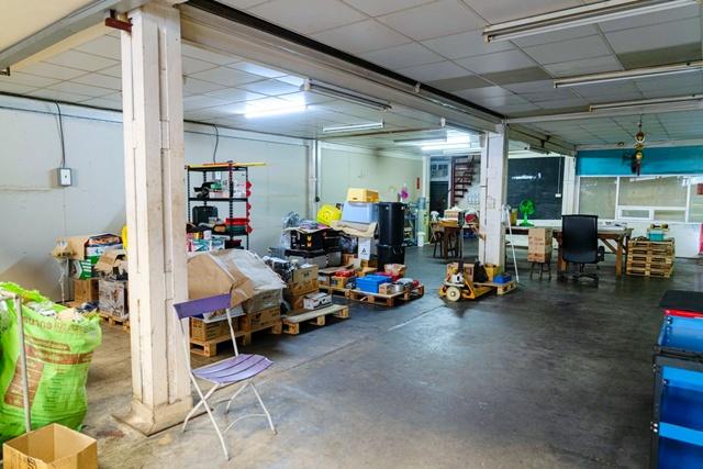 เซ็นทรัล พระราม3 600ม. BRT ถนนจันทน์ 1.1กม. ให้เช่าโกดัง 2ชั้น 542 ตร.ม สาธุประดิษฐ์ 12-20 135 ตร.วา. 3 นอน 2 น้ำ 3