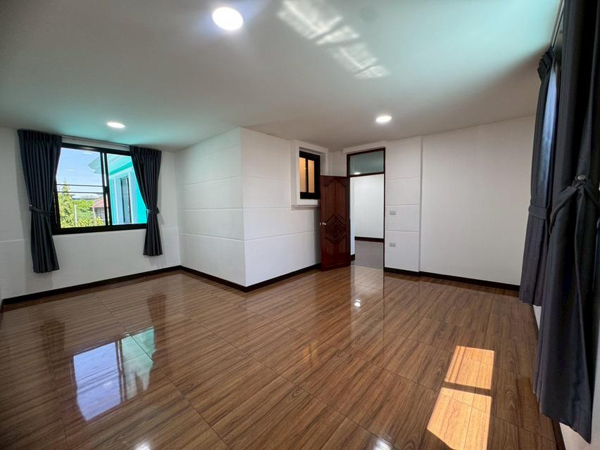 ให้เช่าบ้าน ซอยศรีนครินทร์ 24 **ราคาพิเศษขนาด 300 ตร.ม.** (N.2198) 8