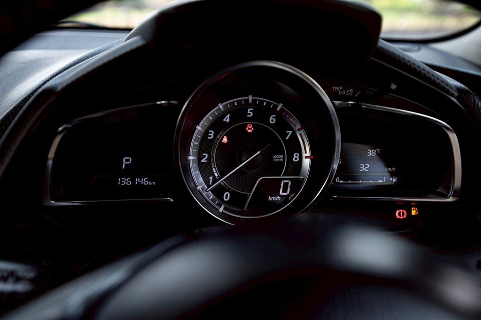 Mazda2 1.3 HighPlus Sport ปี 2016 สีแดง 16