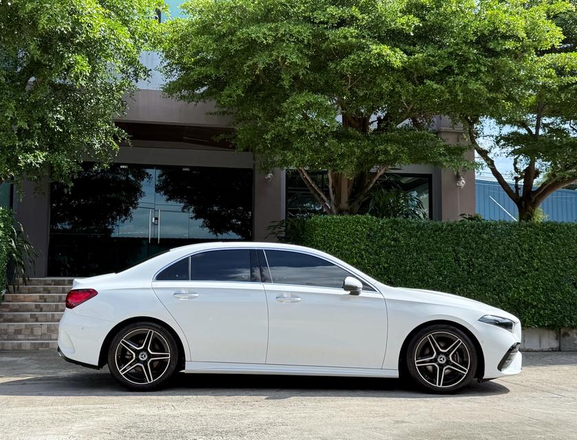 2025 BENZ A200 AMG DYNAMIC FACELIFT รถมือเดียวออกป้ายแดง สภาพป้ายแดง รถวิ่งน้อยเพียง 20,000 กม เข้าศูนย์ทุกระยะ รถไม่เคยมีอุบัติเหตุครับ รูปย่อยที่ 2