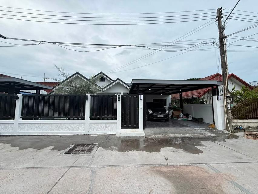 ขายบ้านเดี่ยวชั้นเดียว พัทยา หนองปรือ 3 ห้องนอน รีโนเวทใหม่ 60 ตร.ว. ใกล้ถนนเลียบทางรถไฟ และมอเตอร์เวย์ 1