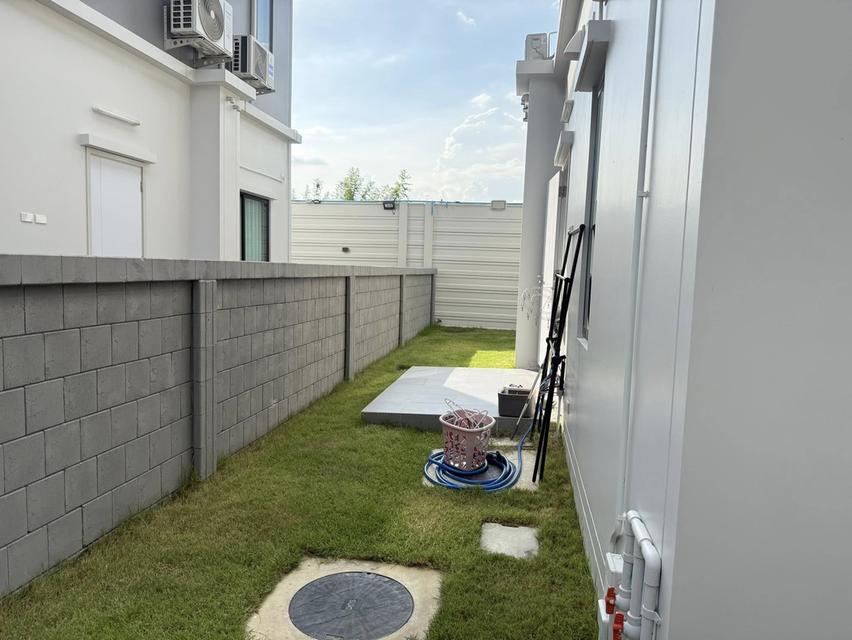 หมู่บ้าน บริทาเนีย บางนาศรีวารี  ซอยวัดศรีวารีน้อย บ้านใหม่อยู่ยังไม่ถึงปี บ้านตกแต่งพร้อมอยู่ 12