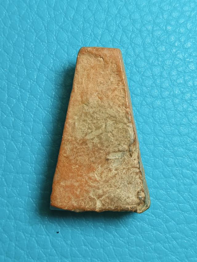 พระผงสุพรรณเก่านึกนุ่มโทนส้มนวลเทา รูปที่ 2