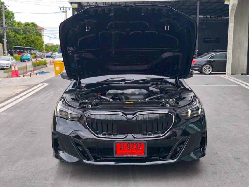 รหัสรถ KPV9732 🚗✨ 2025 BMW 530e M SPORT PRO (ยังไม่จดทะเบียน) ✨🚗