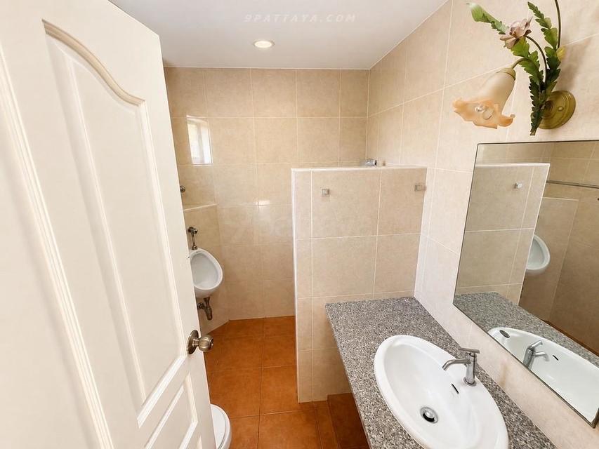 Urgent Sale — Large 2-Storey Detached House in Nong Pla Lai, PattayaUrgent sale at a special price. Owner needs to sell below market value 406sqw 14