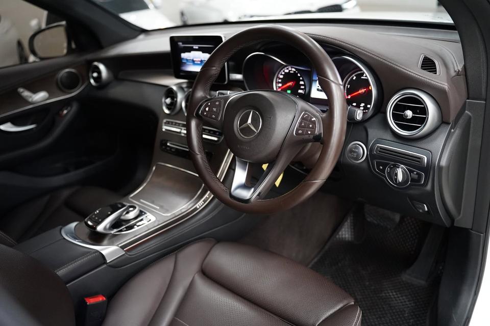 Mercedes-Benz GLC250d Off-Road 4MATIC ปี 2019 สีขาว รูปที่ 11
