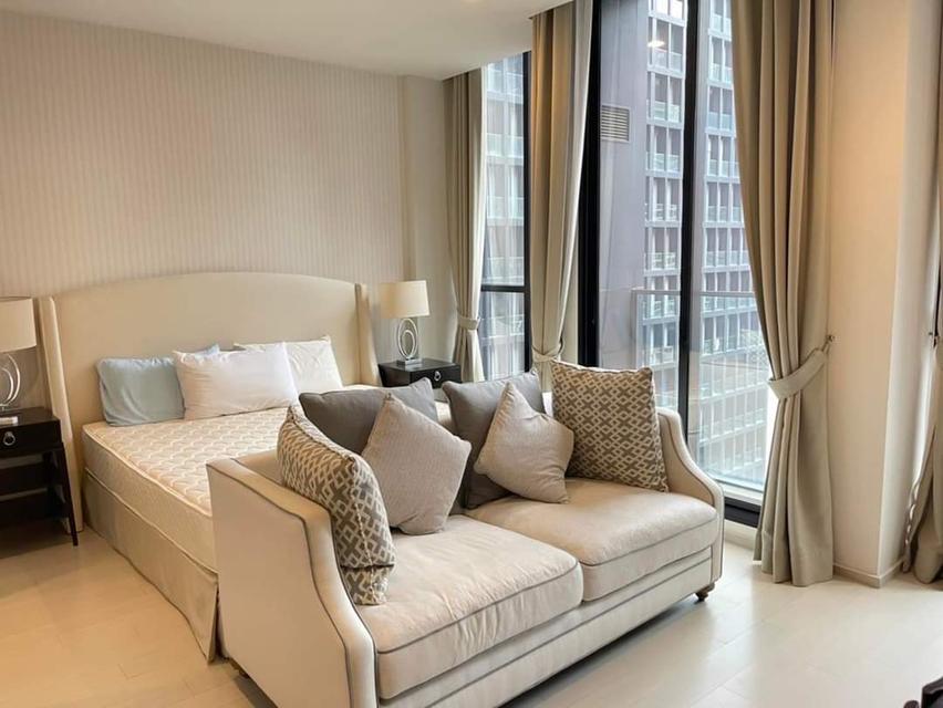 NOBLE Ploenchit, next to the BTS connection, can walk into the mall immediately.Studio room, room size 55 sq m (private elevator) 5