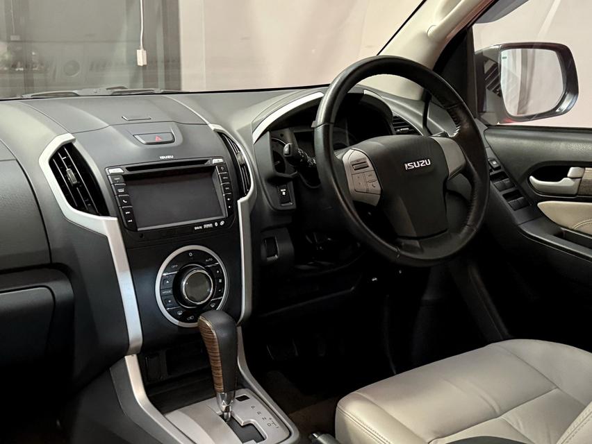 2015 ISUZU MUX 3.0 4WD รถสภาพสมบูรณ์ พร้อมใช้งาน วิ่งน้อยเพียง 14X,XXX กม ประวัติศูนย์ครบ รถไม่เคยมีอุบัติเหตุครับ 12