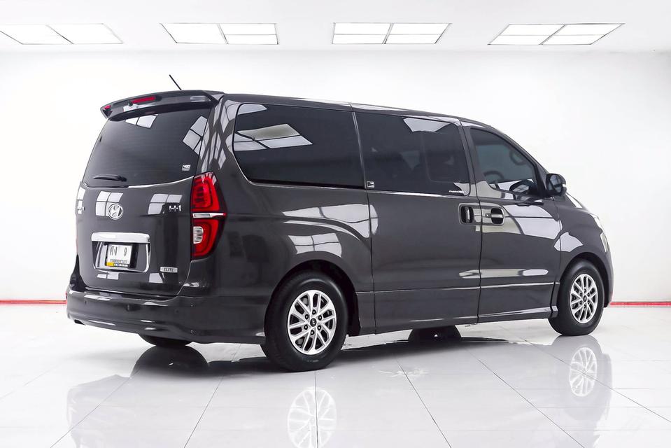รหัสรถ 1E003 HYUNDAI  H-1  2.5 ELITE  2020  16