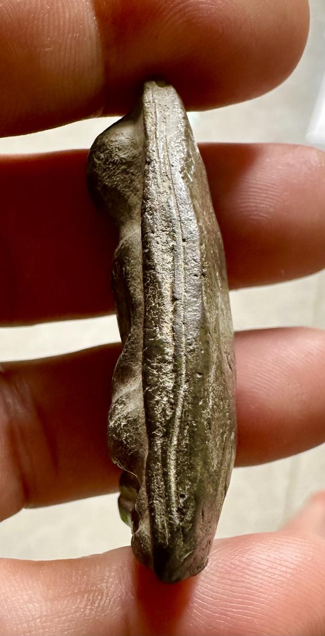 อู่ทองเนื้อดิน พิมพ์ใหญ่ (นิยม) กรุฤาษี เมืองทุ่งยั้ง จ.อุตรดิตถ์ องค์นี้แท้ดูง่าย สภาพสวย สุดยอดหายาก ของเมืองอุตรดิตถ์ รูปที่ 7