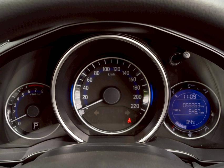 Honda jazz ปี 20 รถสวย สภาพสวย 10