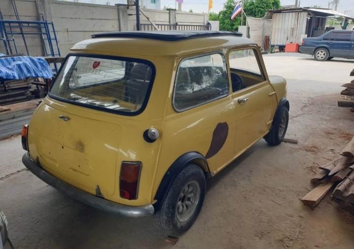 Mini Austin สีเหลือง ปี 1964 2