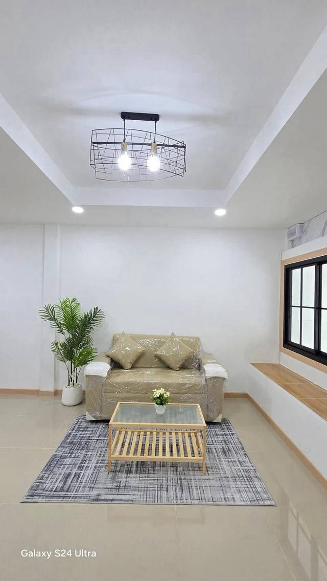 หมู่บ้านสิรารมย์ บ้านกล้วย-ไทรน้อย บางบัวทอง ทาวน์เฮาส์ 2 ชั้น ตกแต่งใหม่พร้อมอยู่  โครงการของแลนด์&เฮ้าส์ 7