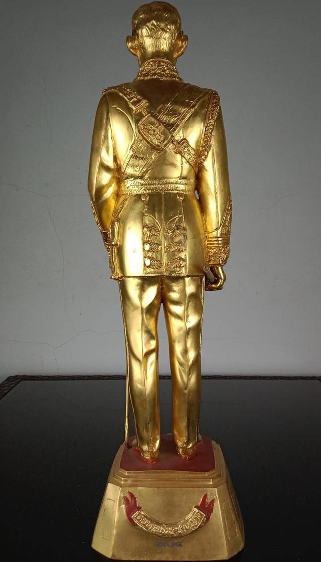 69.พระบรมรูปหล่อโลหะในหลวงรัชกาลที่9 พระบาทสมเด็จพระปรมินทรมหาภูมิพลอดุลยเดช(ทอง) รูปที่ 11