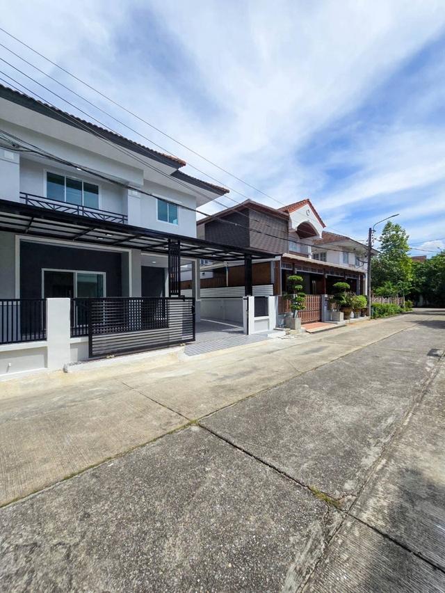 หมู่บ้านบุรีรมย์ คู้บอน 41บ้านแฝด รีโนเวทเนื้อที่ 37 ตร.ว.ทำเลคนตามหา 2
