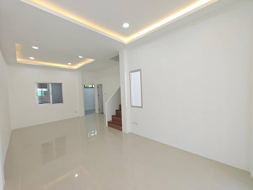หมู่บ้านไดม่อนด์เเกรนวิลล์ ถนนสุขาภิบาล 5 9